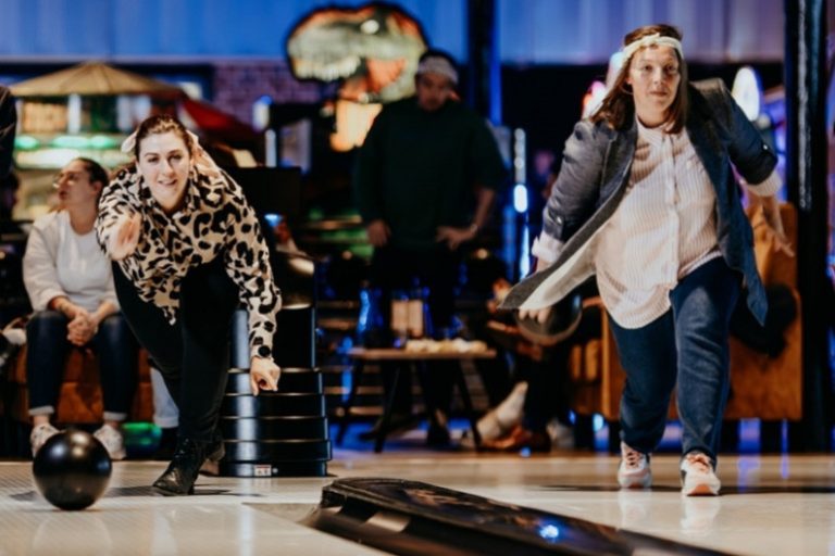 Tournoi amical entre amis - formats de jeu originaux au bowling
